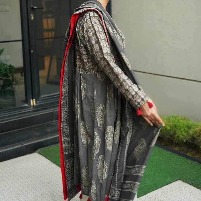 Grey Ajrak Glam – Gold Accents & Pink Details
