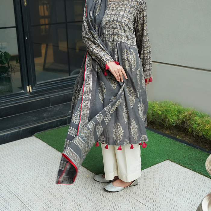 Grey Ajrak Glam – Gold Accents & Pink Details