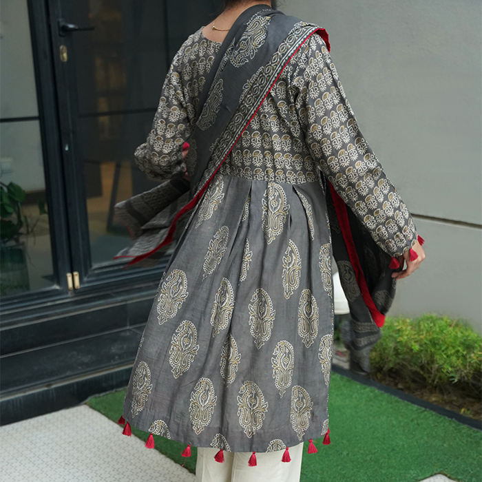 Grey Ajrak Glam – Gold Accents & Pink Details