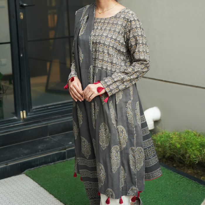 Grey Ajrak Glam – Gold Accents & Pink Details