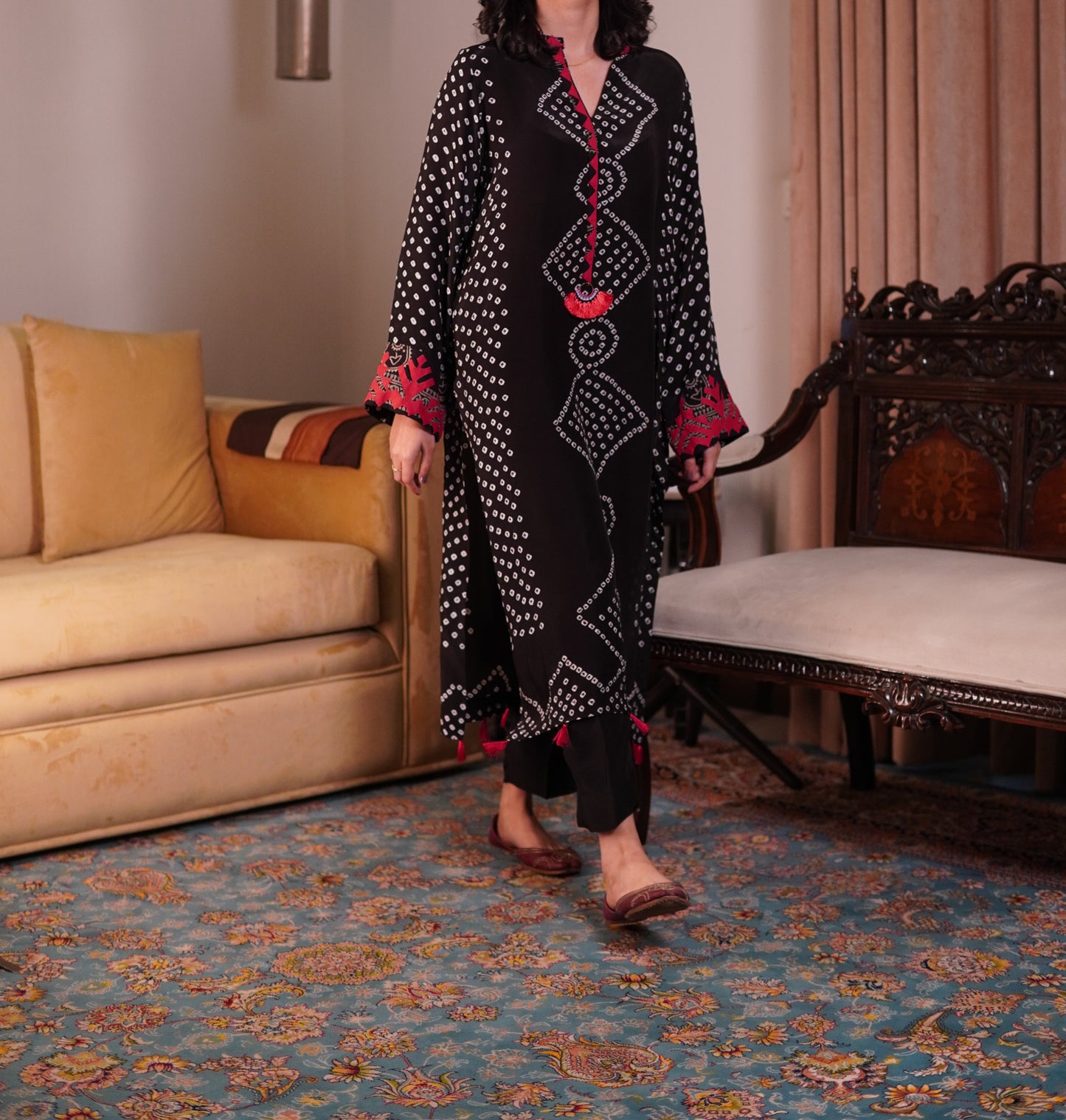 Elegant Black Silk Chunri Set with Handcrafted Appliqué Details