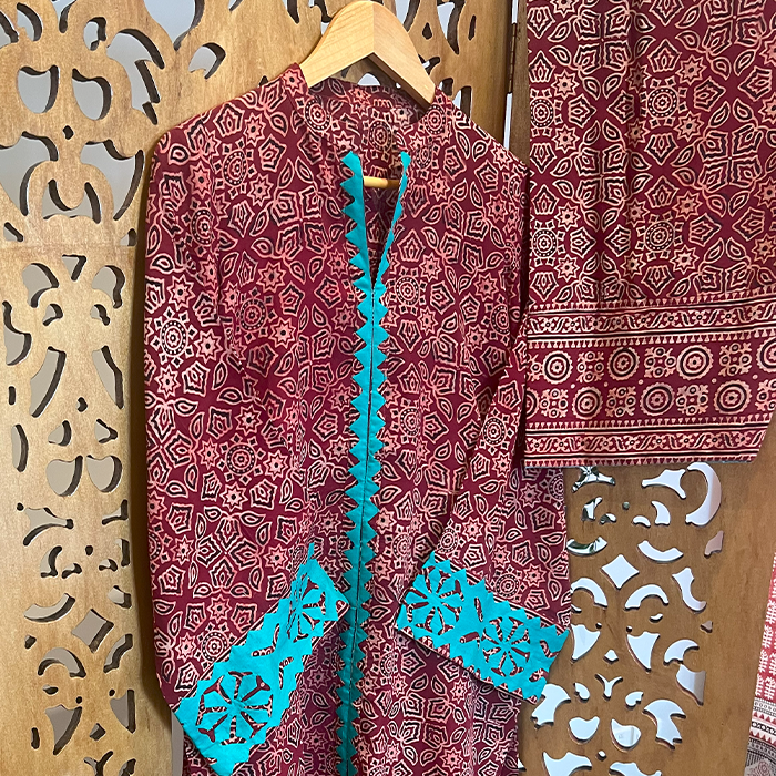 Crimson Poise – Maroon Ajrak Suit with Trousers