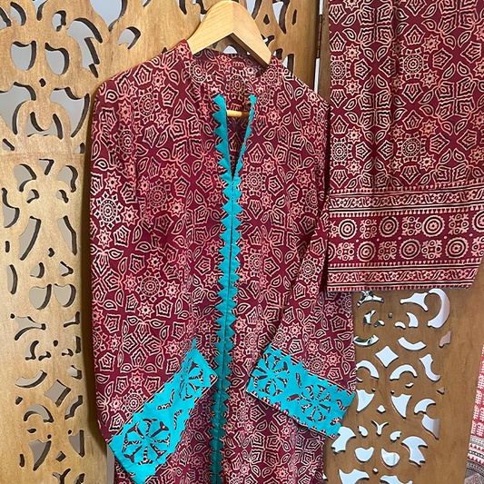 Crimson Poise – Maroon Ajrak Suit with Trousers
