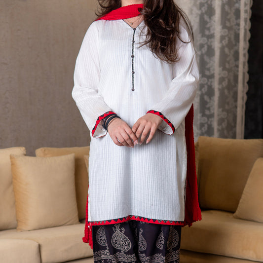 Crimson Appliqué Story - Crushed Lawn Duppatta