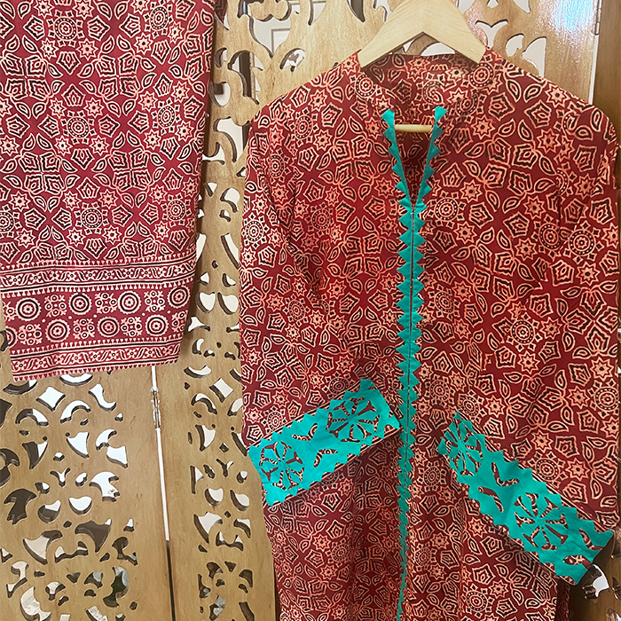Crimson Poise – Maroon Ajrak Suit with Trousers