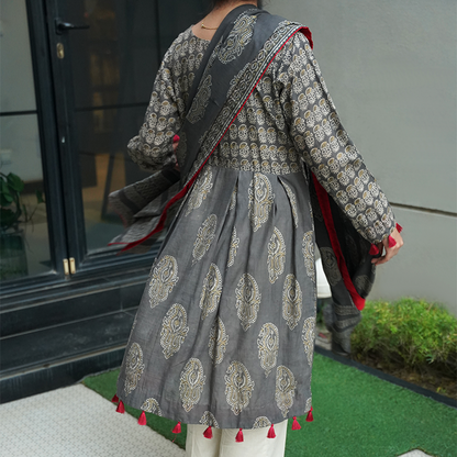 Grey Ajrak Glam – Gold Accents & Pink Details