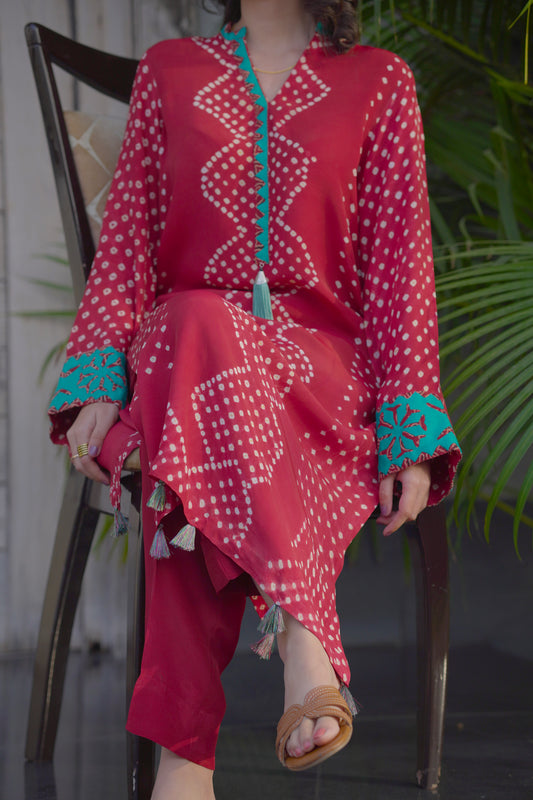 Maroon Handcrafted Chunri Silk Two-Piece Set with Turquoise Appliqué