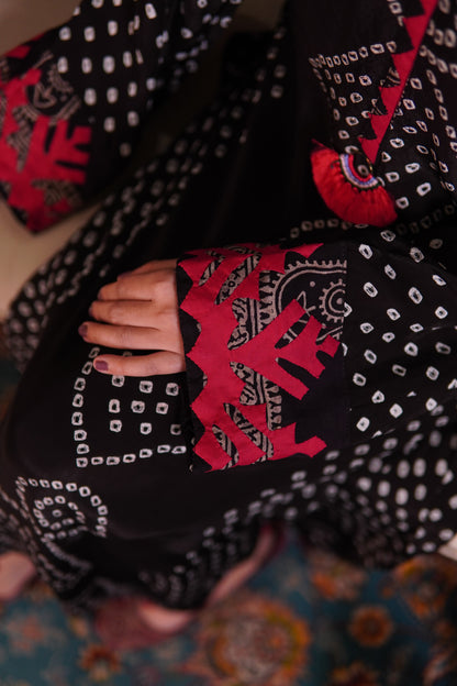 Elegant Black Silk Chunri Set with Handcrafted Appliqué Details