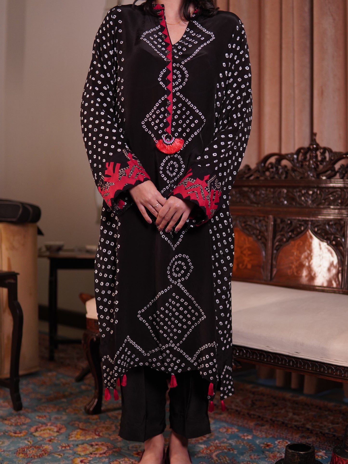 Elegant Black Silk Chunri Set with Handcrafted Appliqué Details