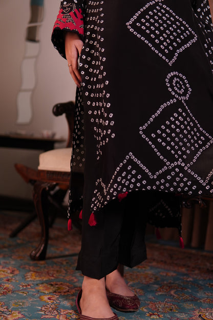 Elegant Black Silk Chunri Set with Handcrafted Appliqué Details