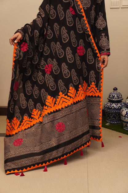 Heritage Glow – Magenta & Orange Ajrak Duppatta