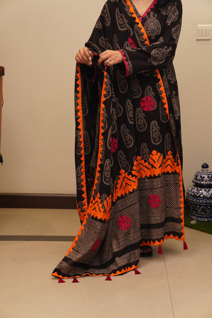 Heritage Glow – Magenta & Orange Ajrak Duppatta