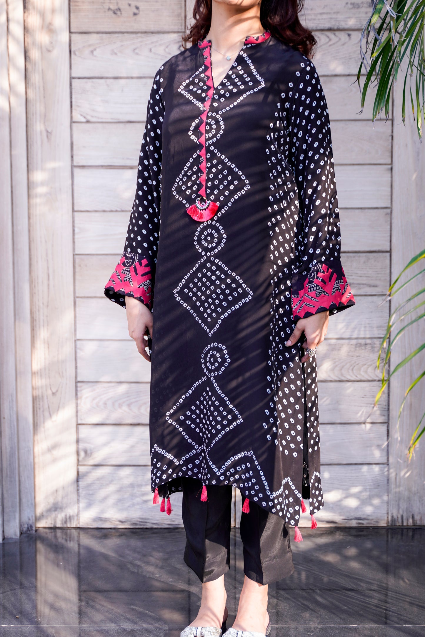 Elegant Black Silk Chunri Set with Handcrafted Appliqué Details
