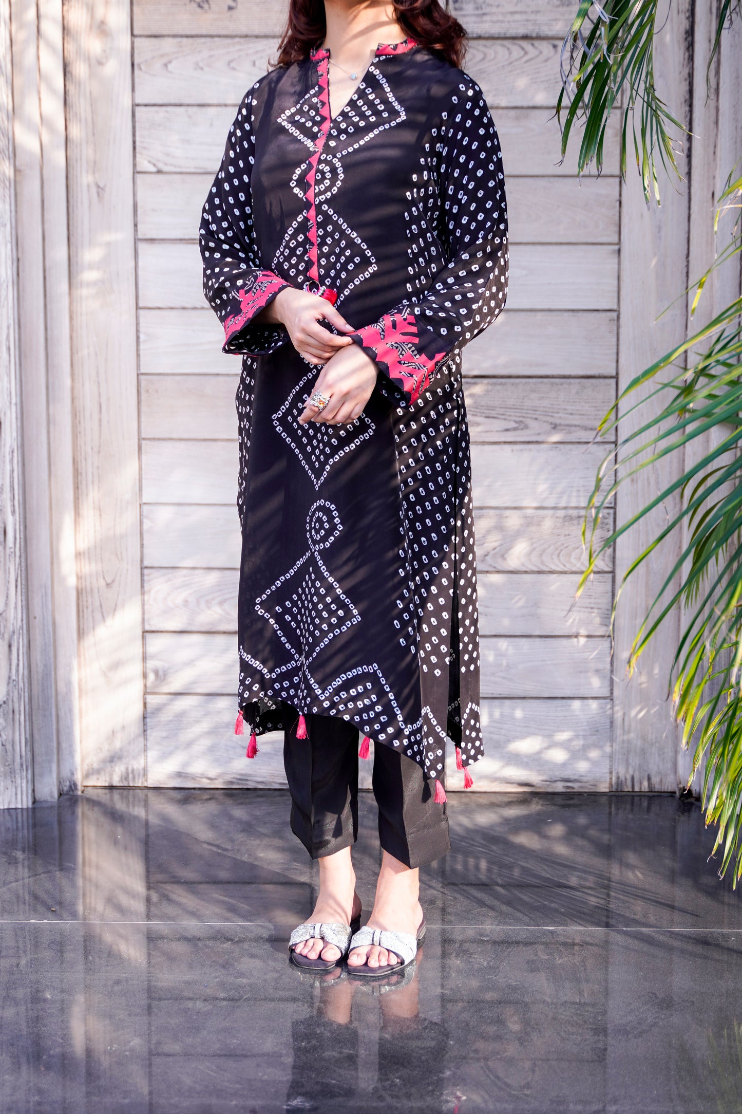 Elegant Black Silk Chunri Set with Handcrafted Appliqué Details