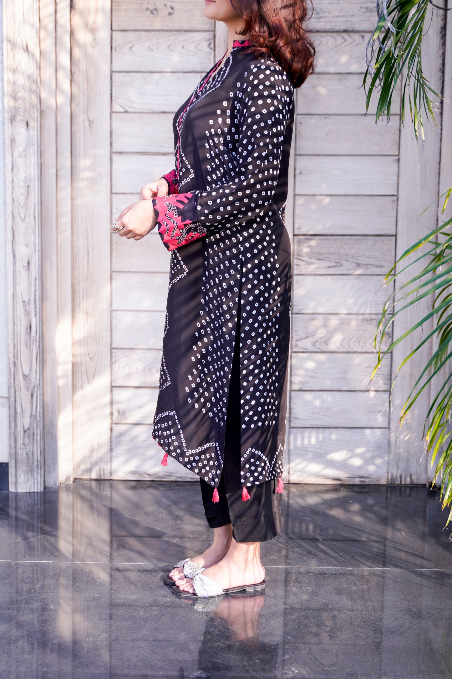 Elegant Black Silk Chunri Set with Handcrafted Appliqué Details
