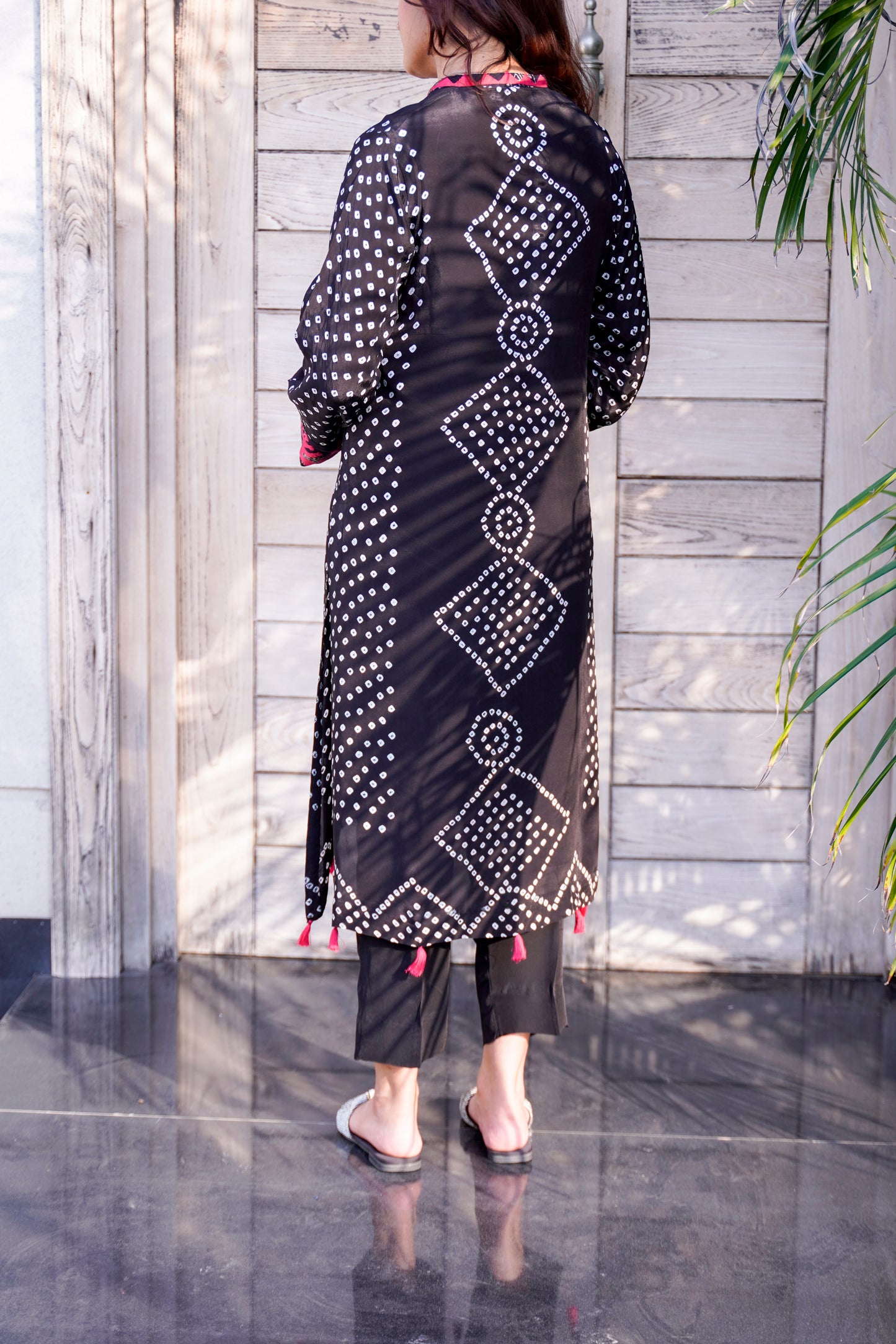 Elegant Black Silk Chunri Set with Handcrafted Appliqué Details