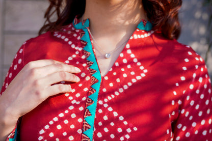 Maroon Handcrafted Chunri Silk Two-Piece Set with Turquoise Appliqué